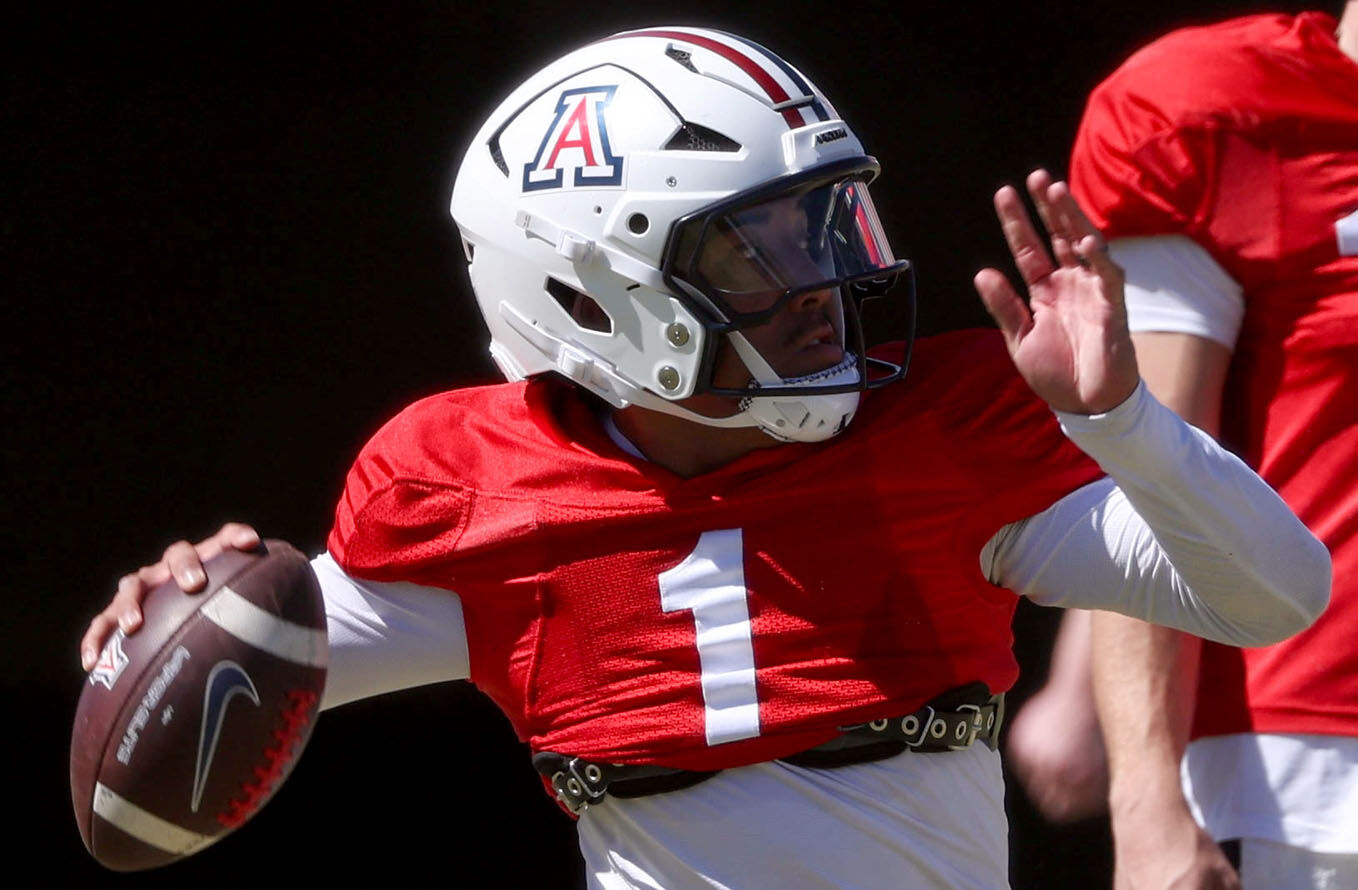 Arizona quarterback Noah Fifita